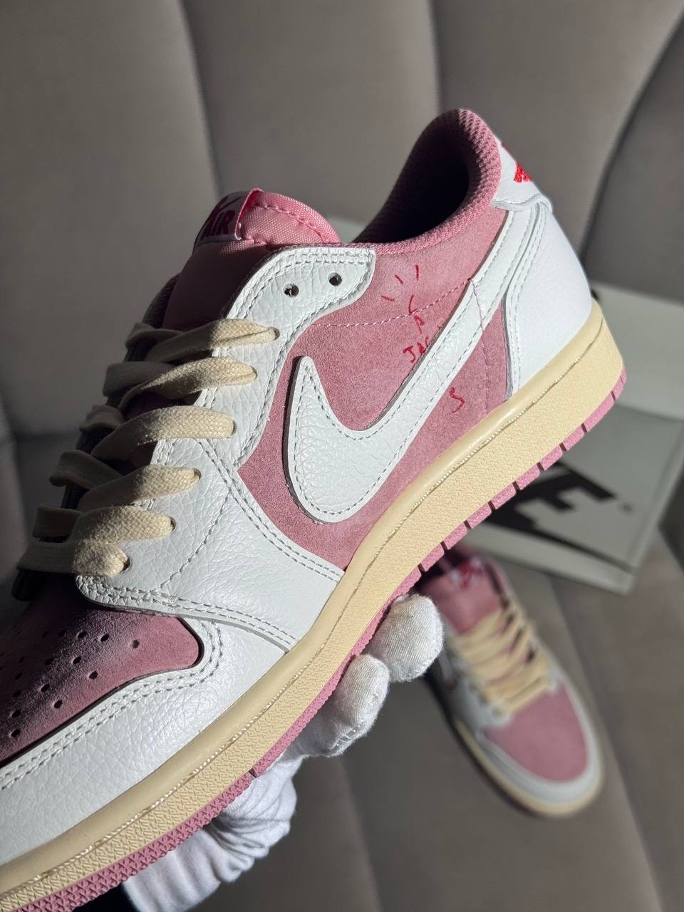 Кеды Travis Scott X Air Jordan 1 OG Sail Shy Pink — фото 7