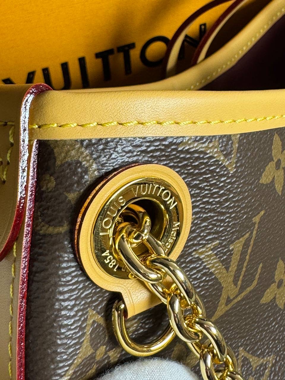 Сумка Louis Vuitton CarryAll PM — фото 7
