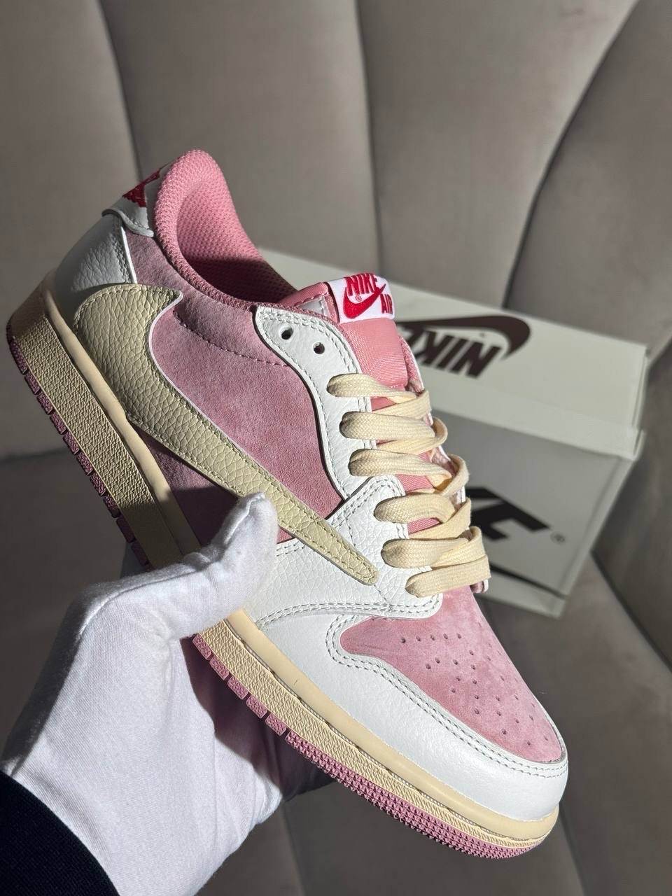 Кеды Travis Scott X Air Jordan 1 OG Sail Shy Pink — фото 3