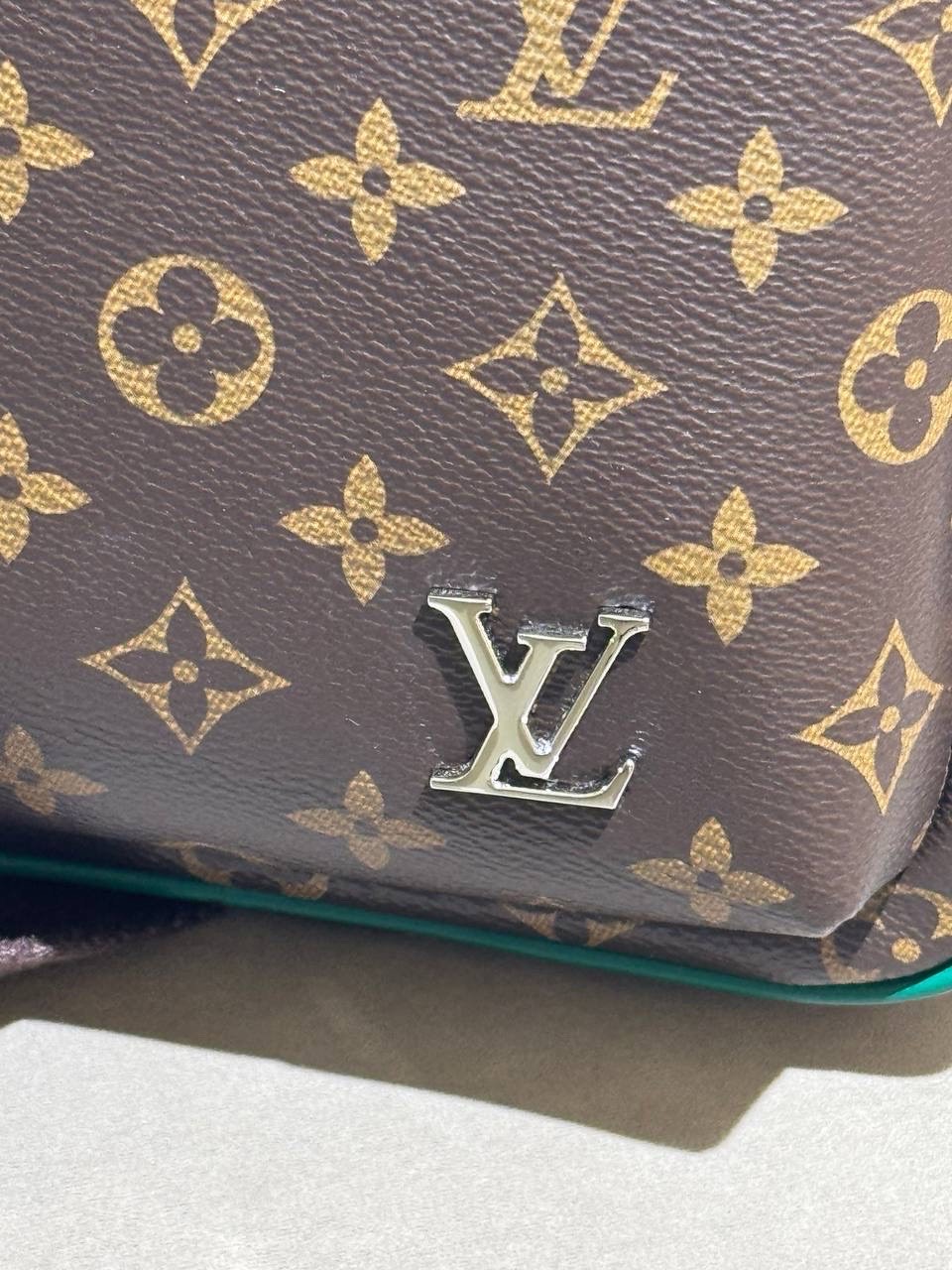 Сумка Louis Vuitton Avenue — фото 9