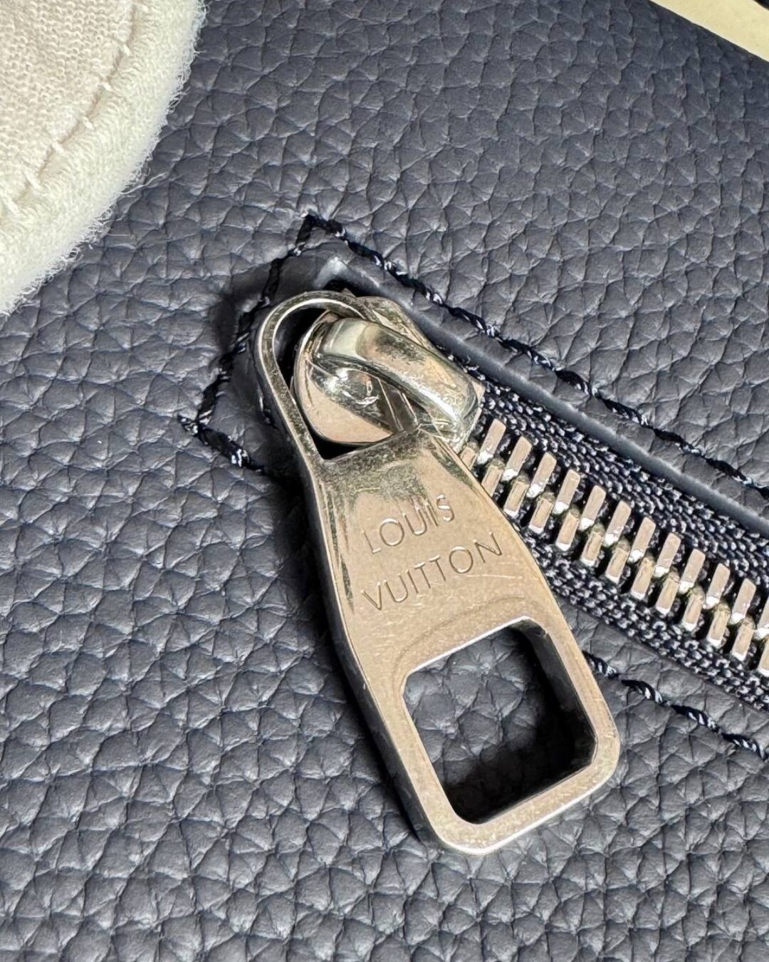 Сумка Louis Vuitton Aerogram — изображение 3