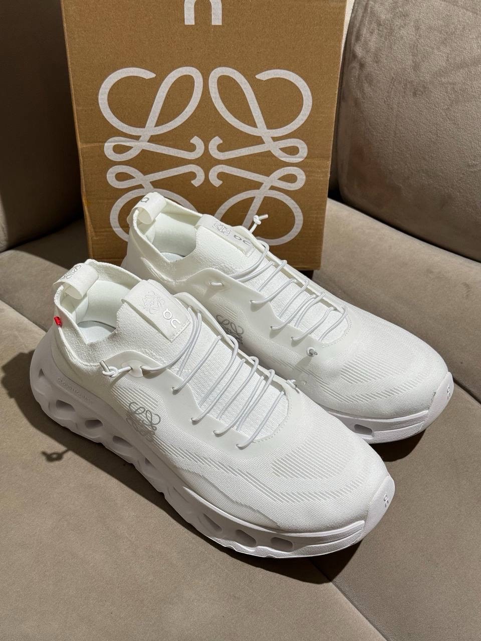 Кроссовки On x Loewe