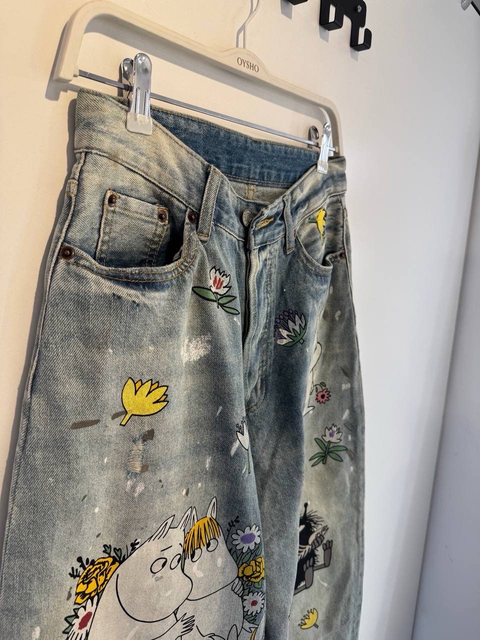 Джинсы Acne x Moomin — фото 7