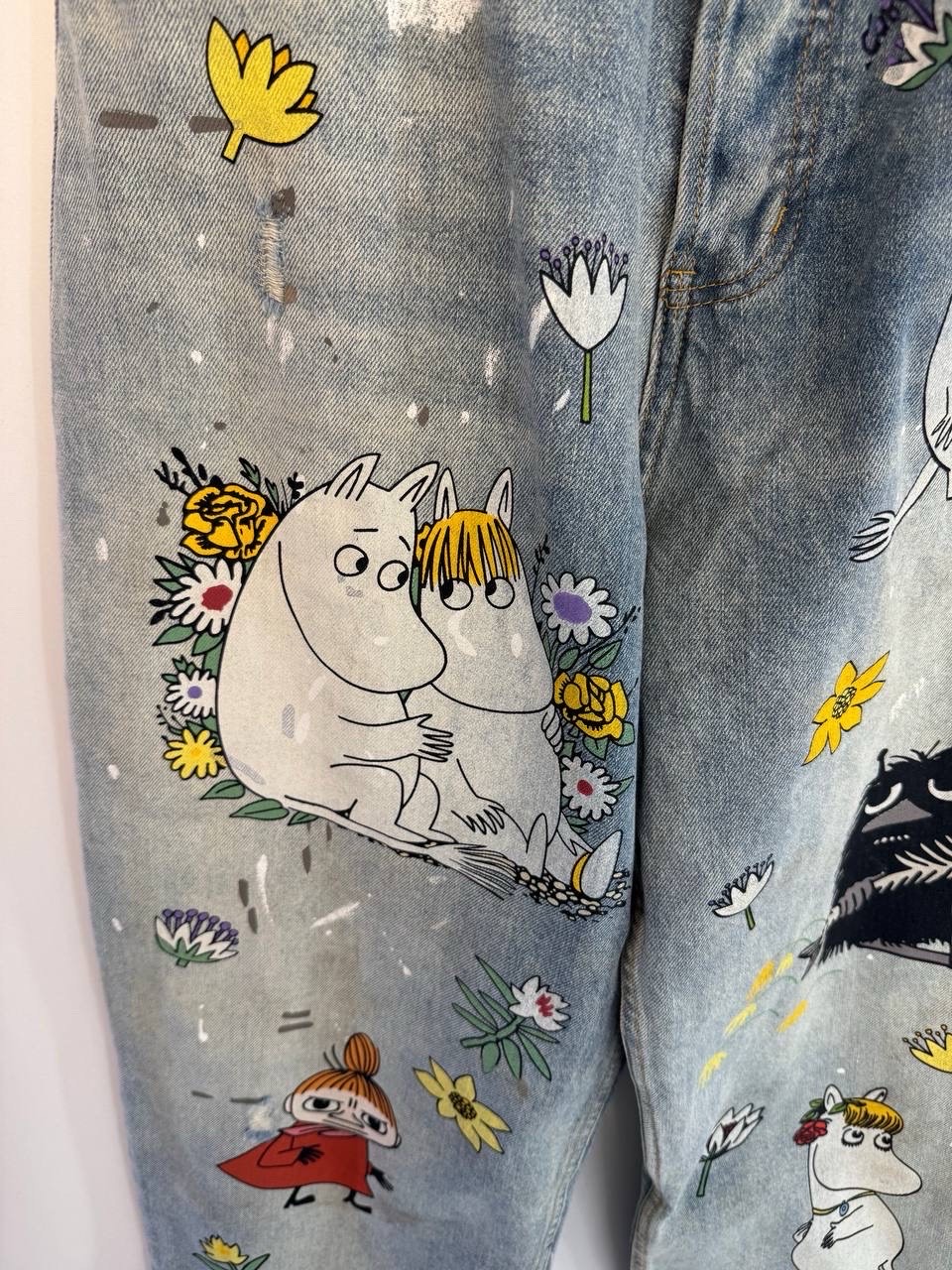 Джинсы Acne x Moomin — фото 5