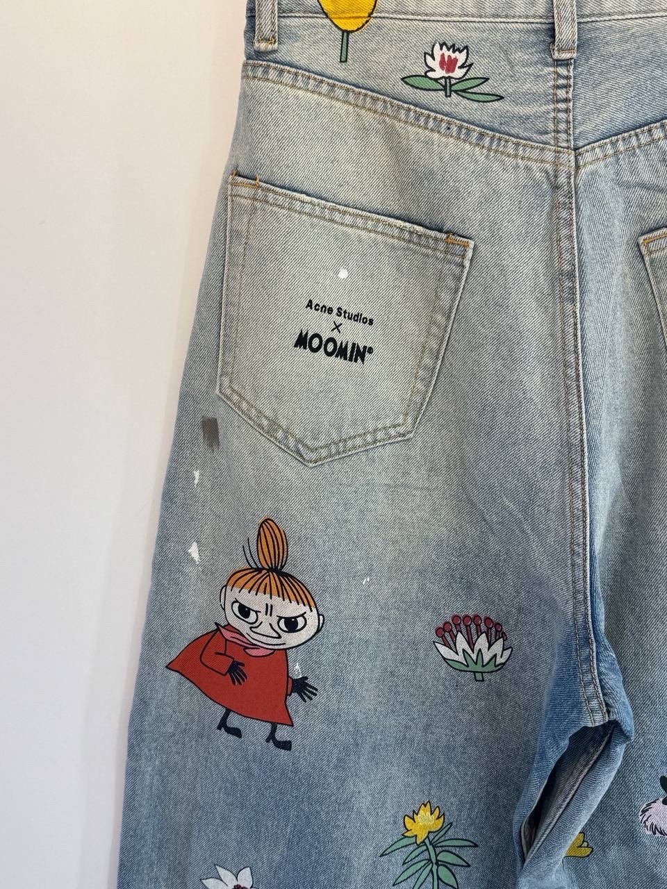 Джинсы Acne x Moomin — фото 9