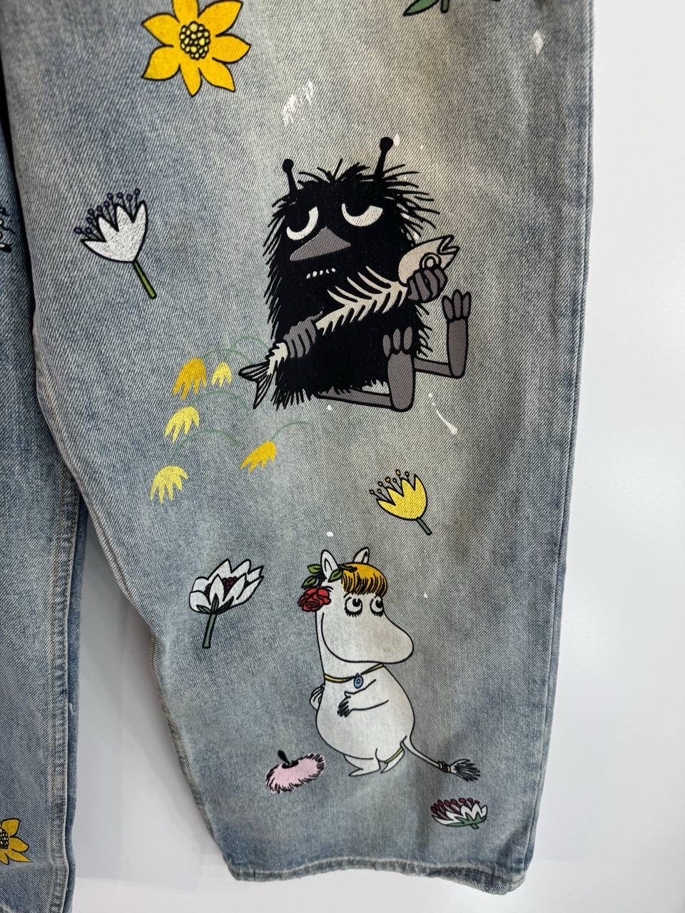 Джинсы Acne x Moomin — фото 6