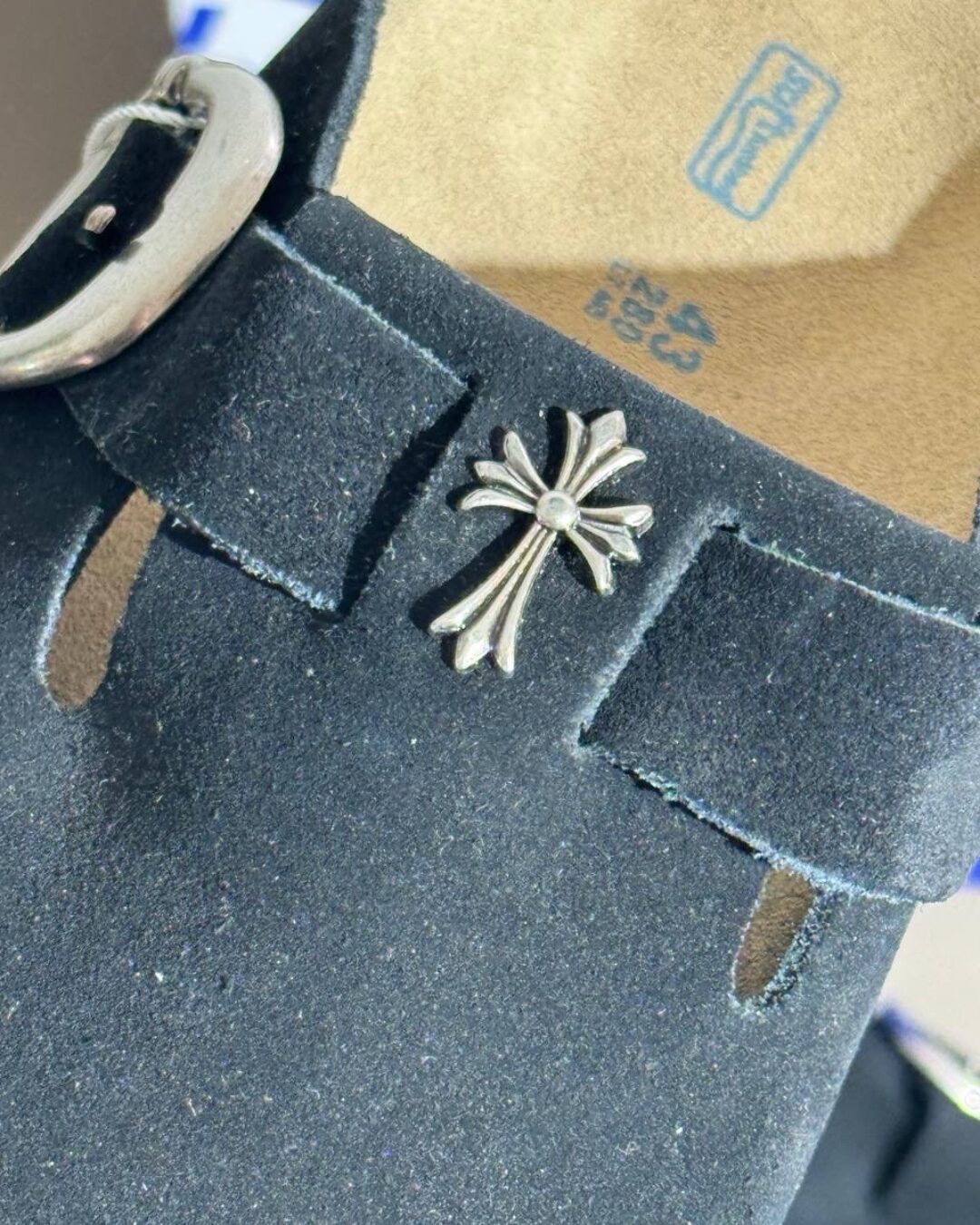 Сабо Birkenstock x Chrome Hearts — изображение 3