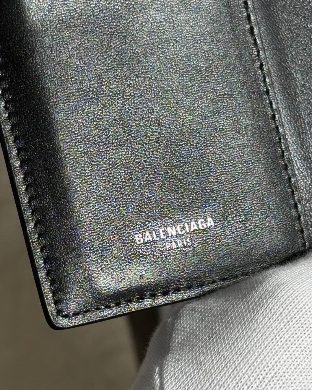 Обложка для паспорта Balenciaga — изображение 3