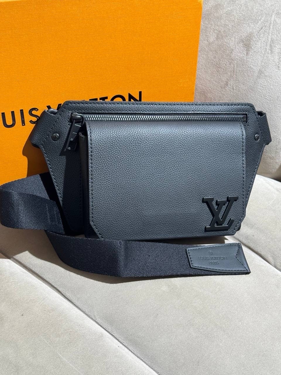 Сумка Louis Vuitton Aerogram Takeoff