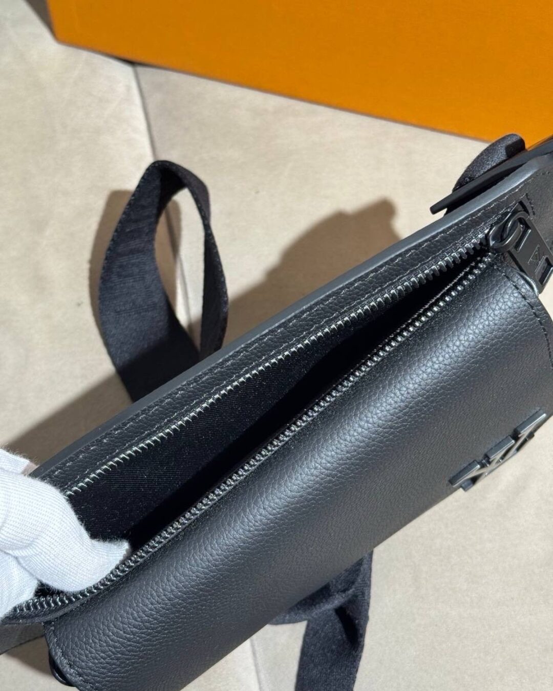 Сумка Louis Vuitton Aerogram Takeoff — изображение 2