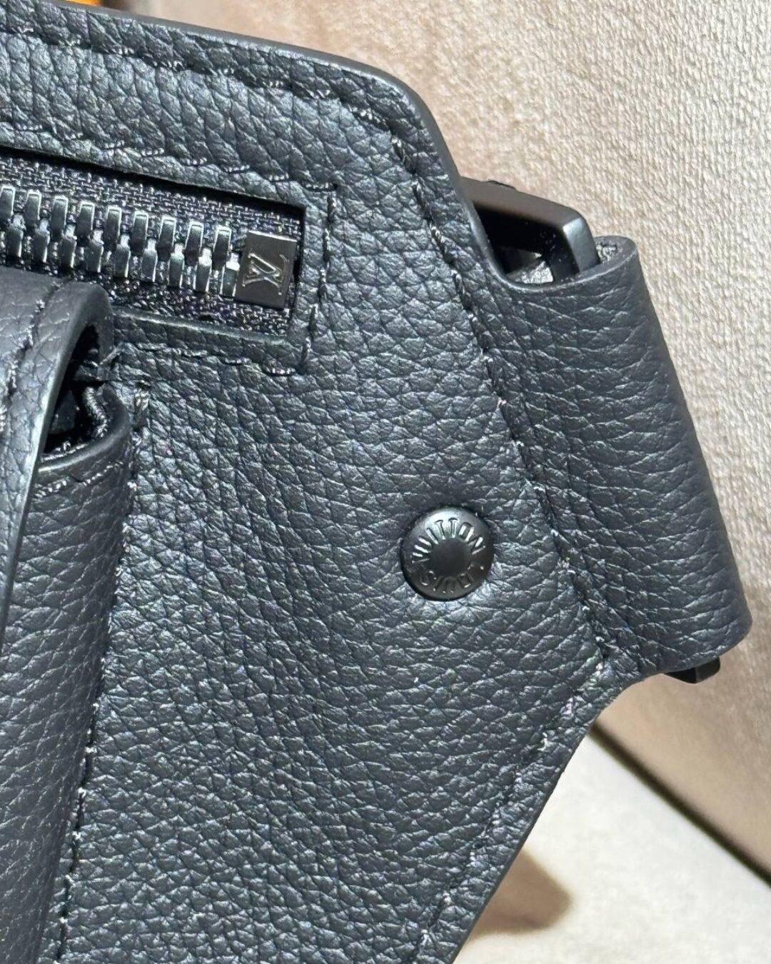 Сумка Louis Vuitton Aerogram Takeoff — изображение 7