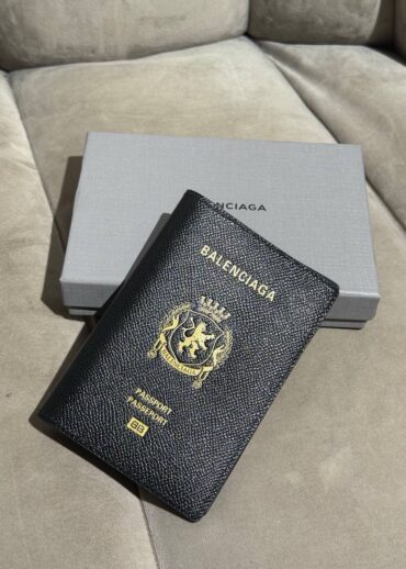 Обложка для паспорта Balenciaga