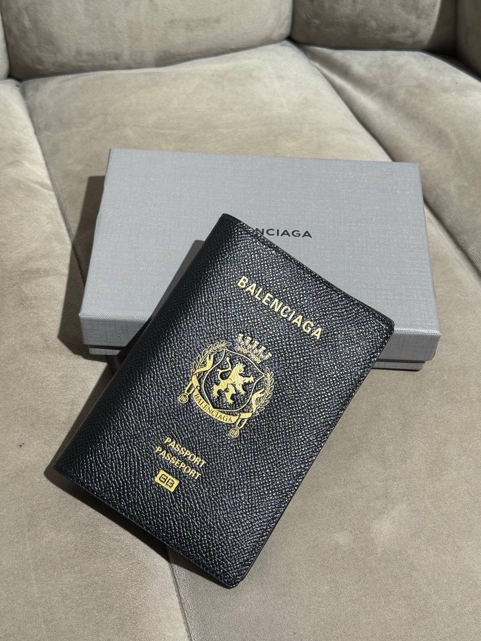 Обложка для паспорта Balenciaga