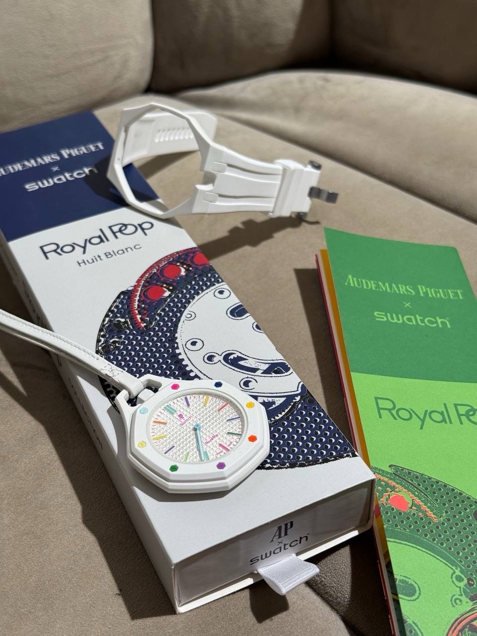 Часы Audemars Piguet x Swatch Royal Pop Huit Blanc — фото 3