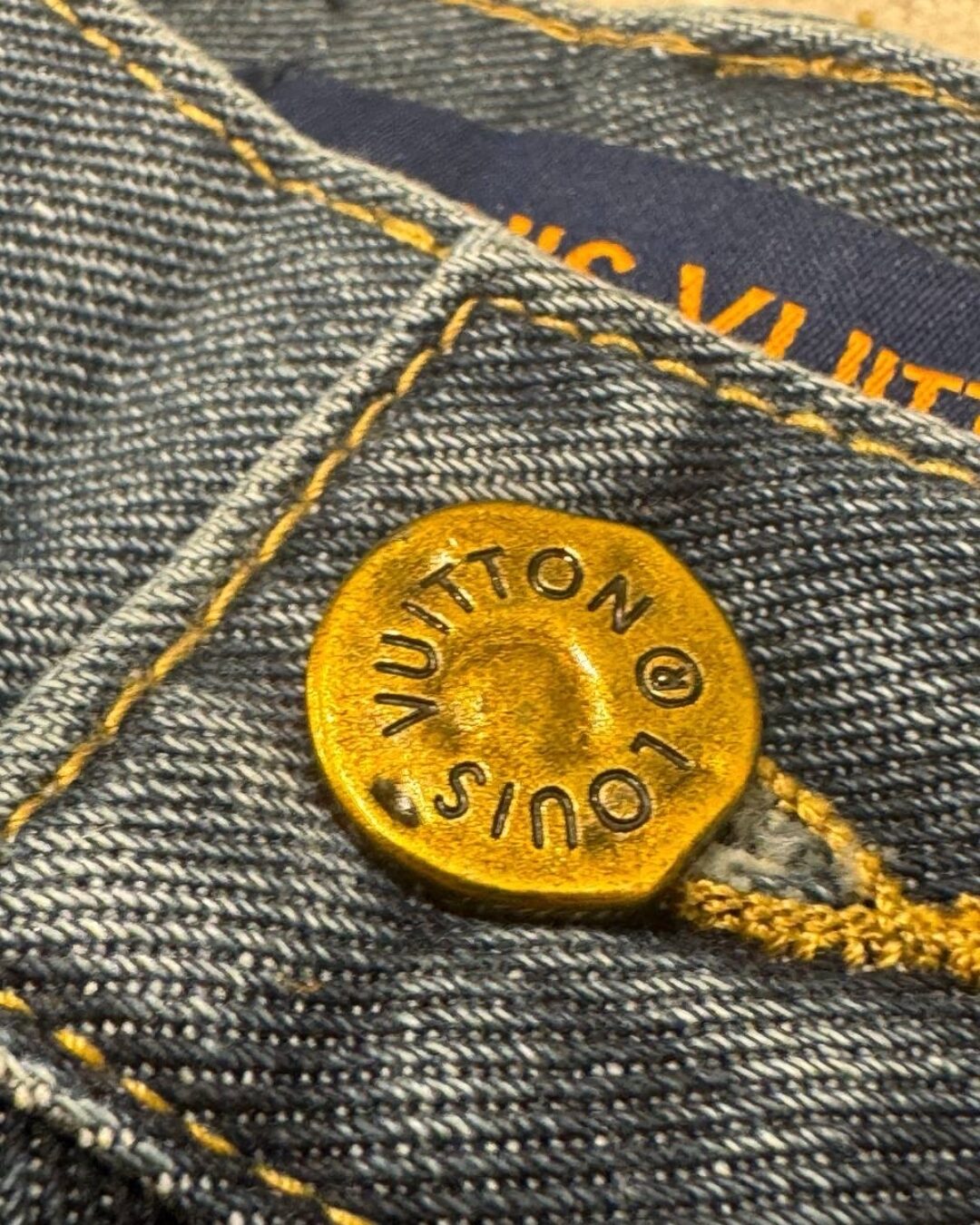 Джинсы Louis Vuitton — изображение 6