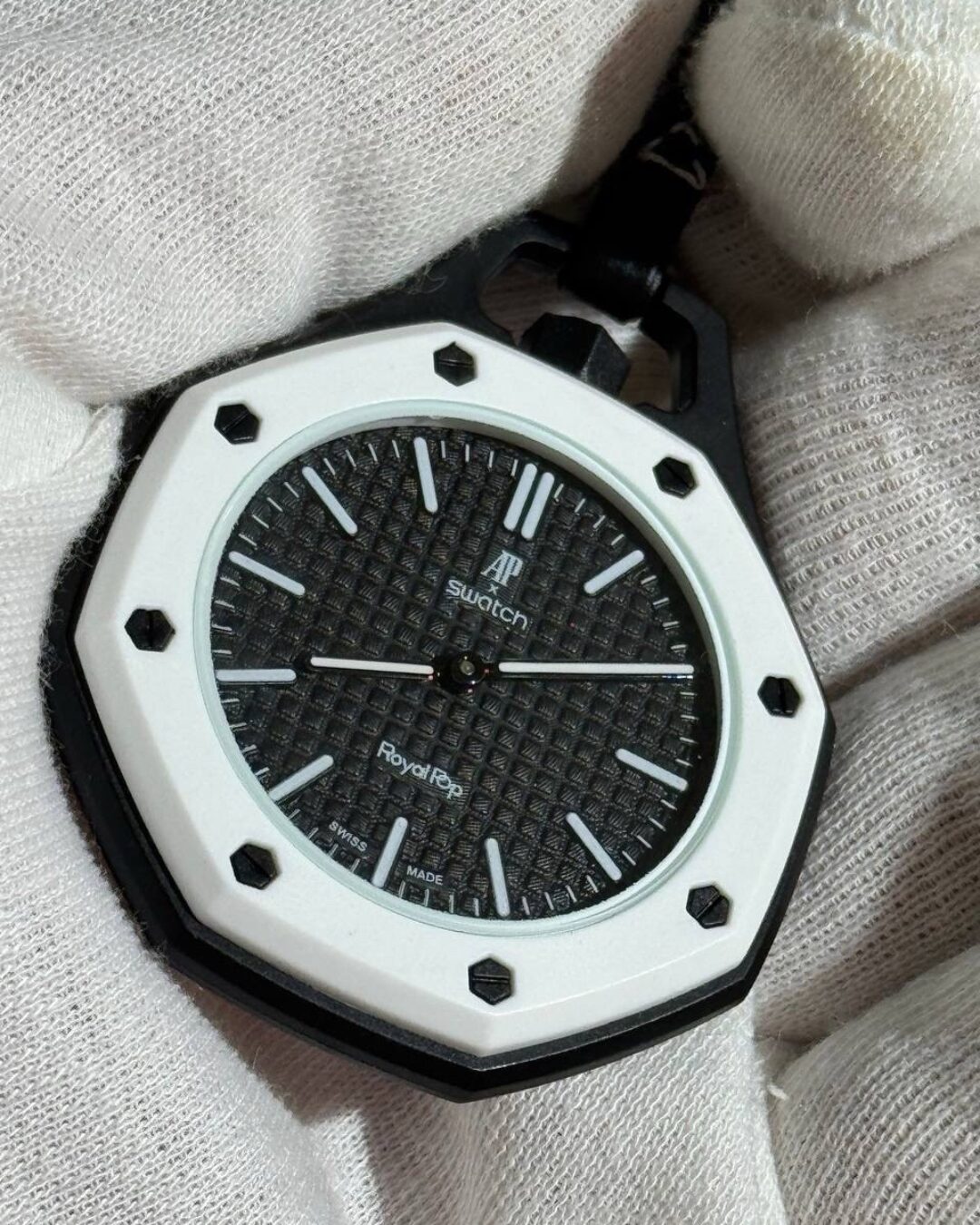 Часы Audemars Piguet x Swatch Royal Pop — изображение 4