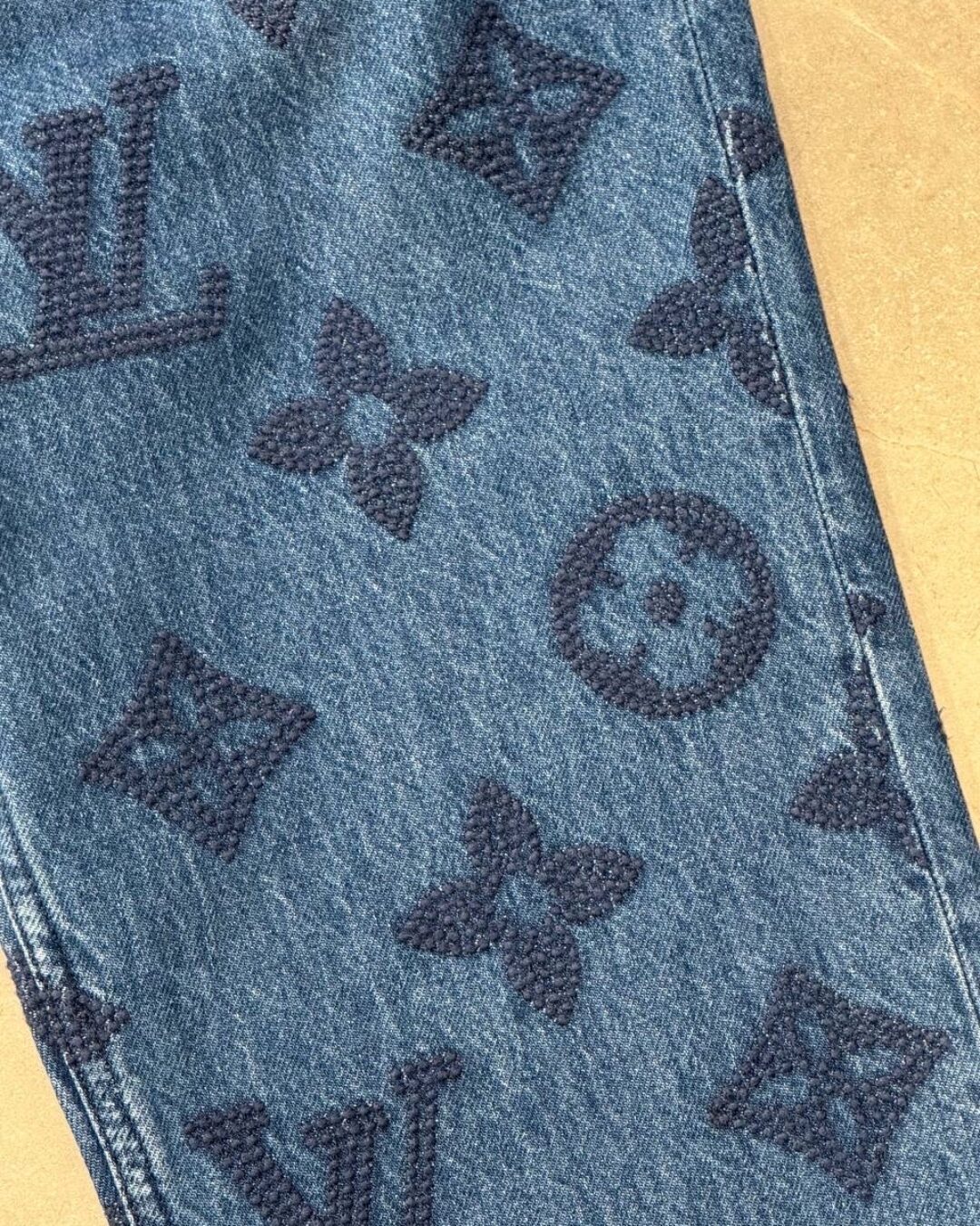 Джинсы Louis Vuitton — изображение 7