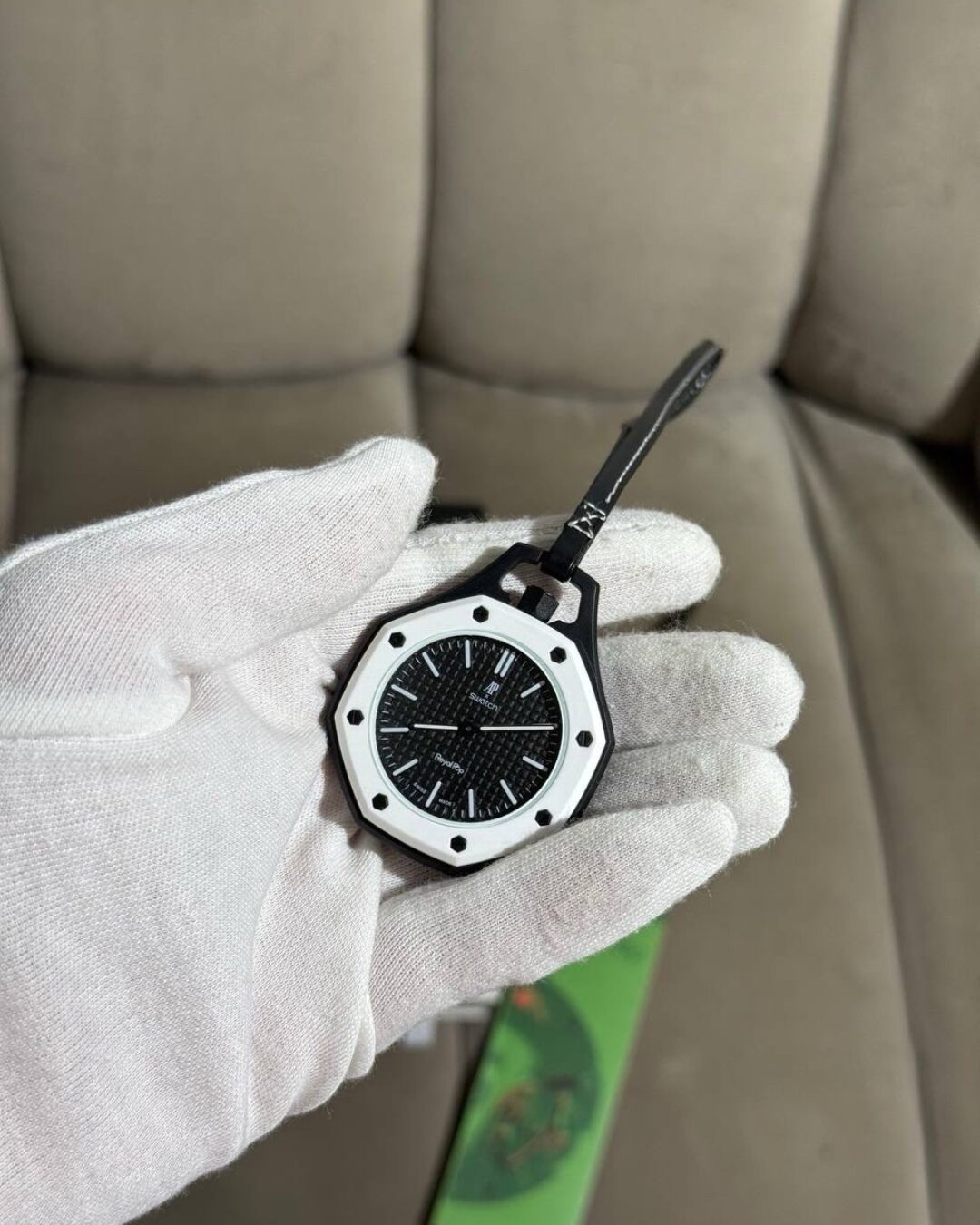 Часы Audemars Piguet x Swatch Royal Pop — изображение 7
