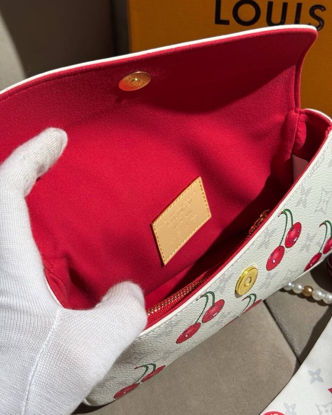 Сумка Louis Vuitton x Takashi Murakami Cherry Wallet on Chain Ivy. — изображение 6