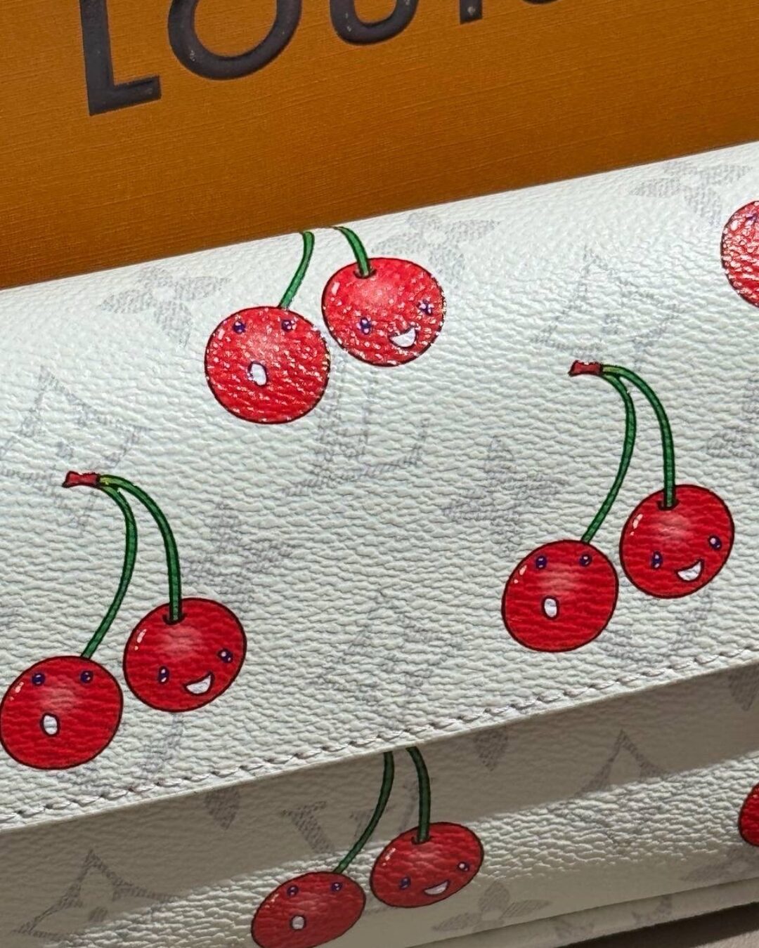 Сумка Louis Vuitton x Takashi Murakami Cherry Wallet on Chain Ivy. — изображение 5