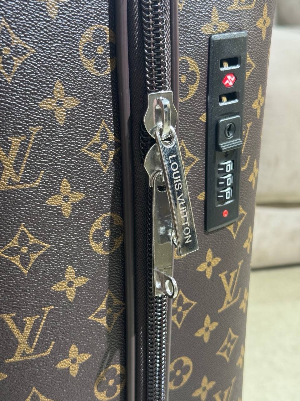 Чемодан Louis Vuitton — фото 5