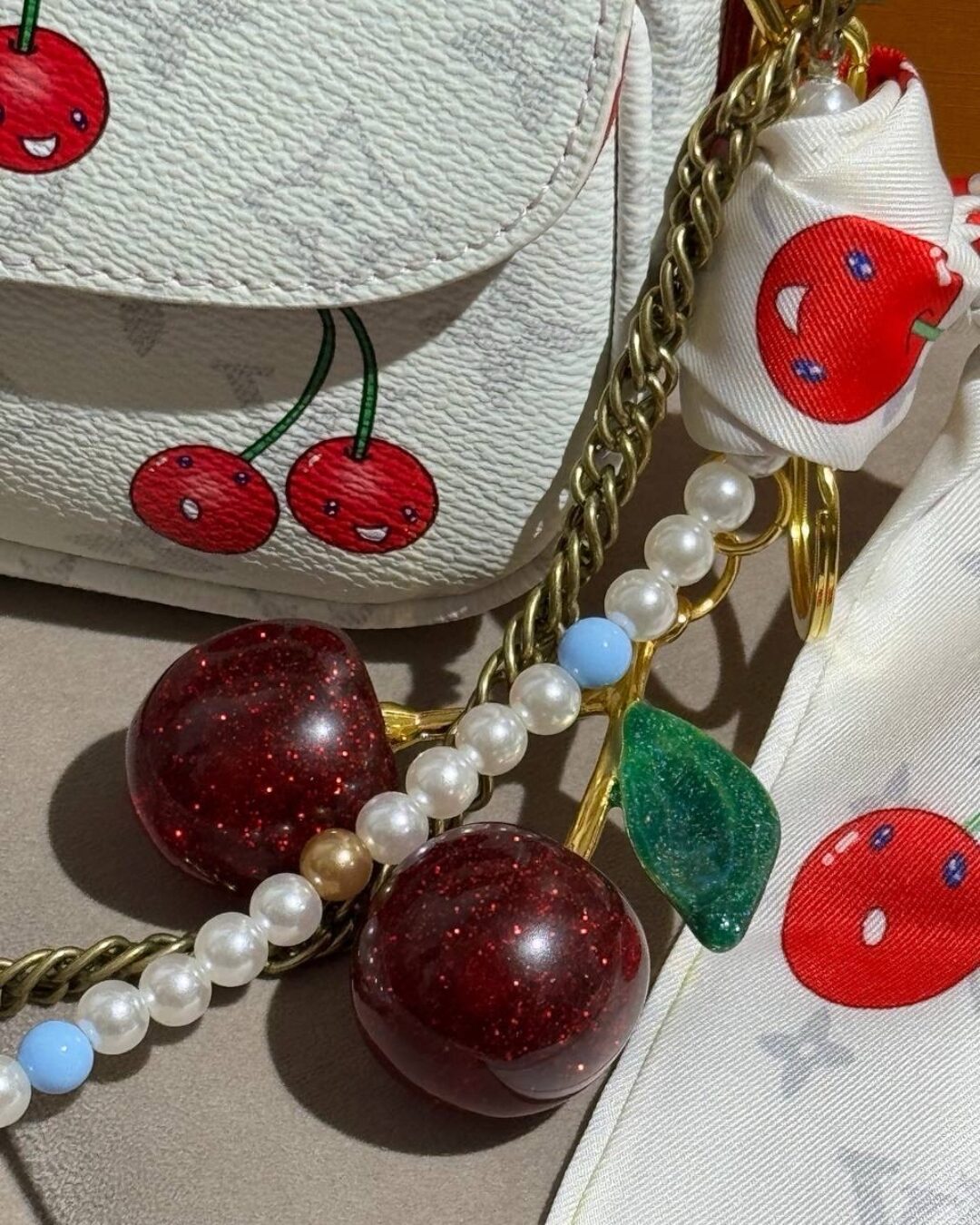 Сумка Louis Vuitton x Takashi Murakami Cherry Wallet on Chain Ivy. — изображение 9