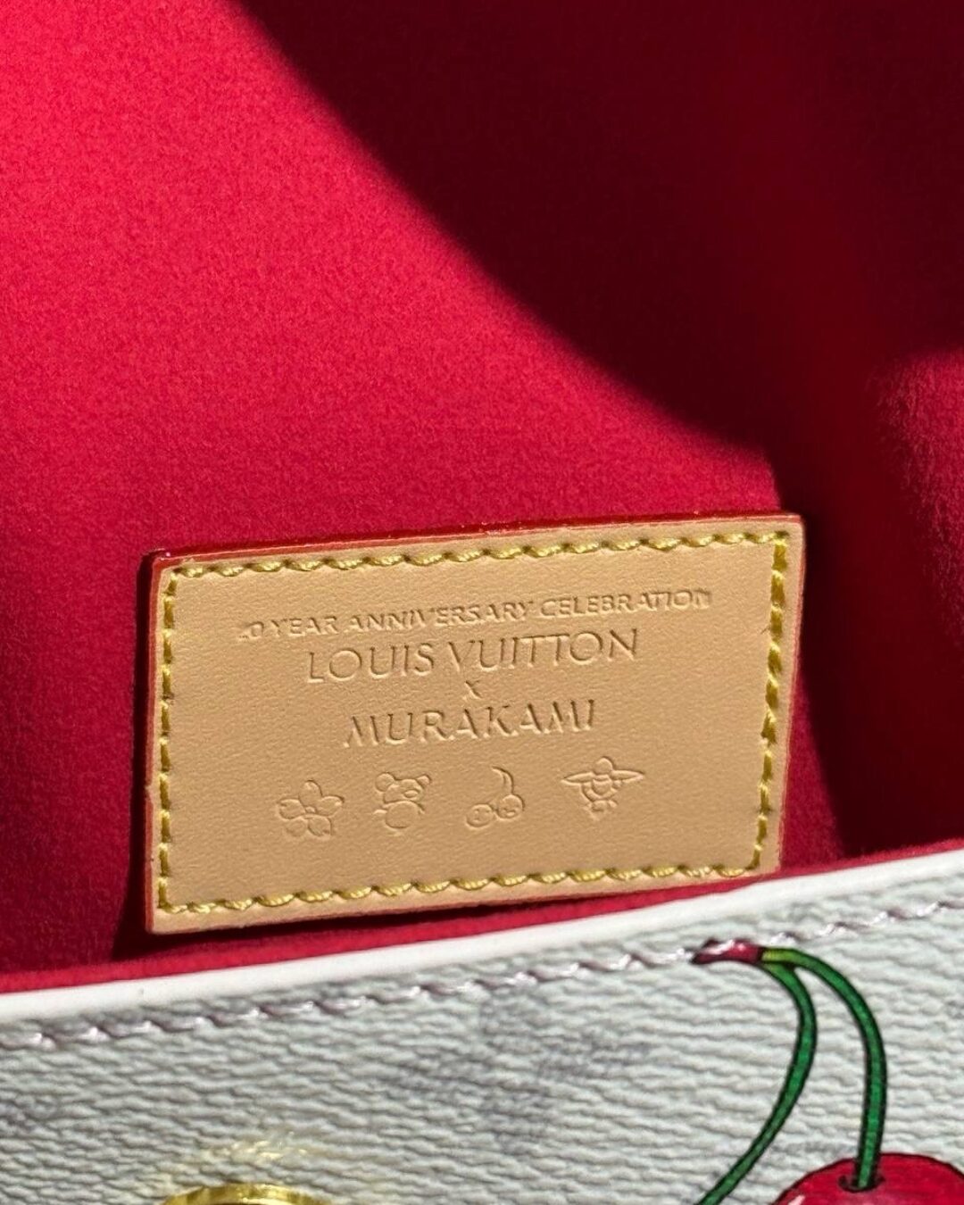 Сумка Louis Vuitton x Takashi Murakami Cherry Wallet on Chain Ivy. — изображение 3